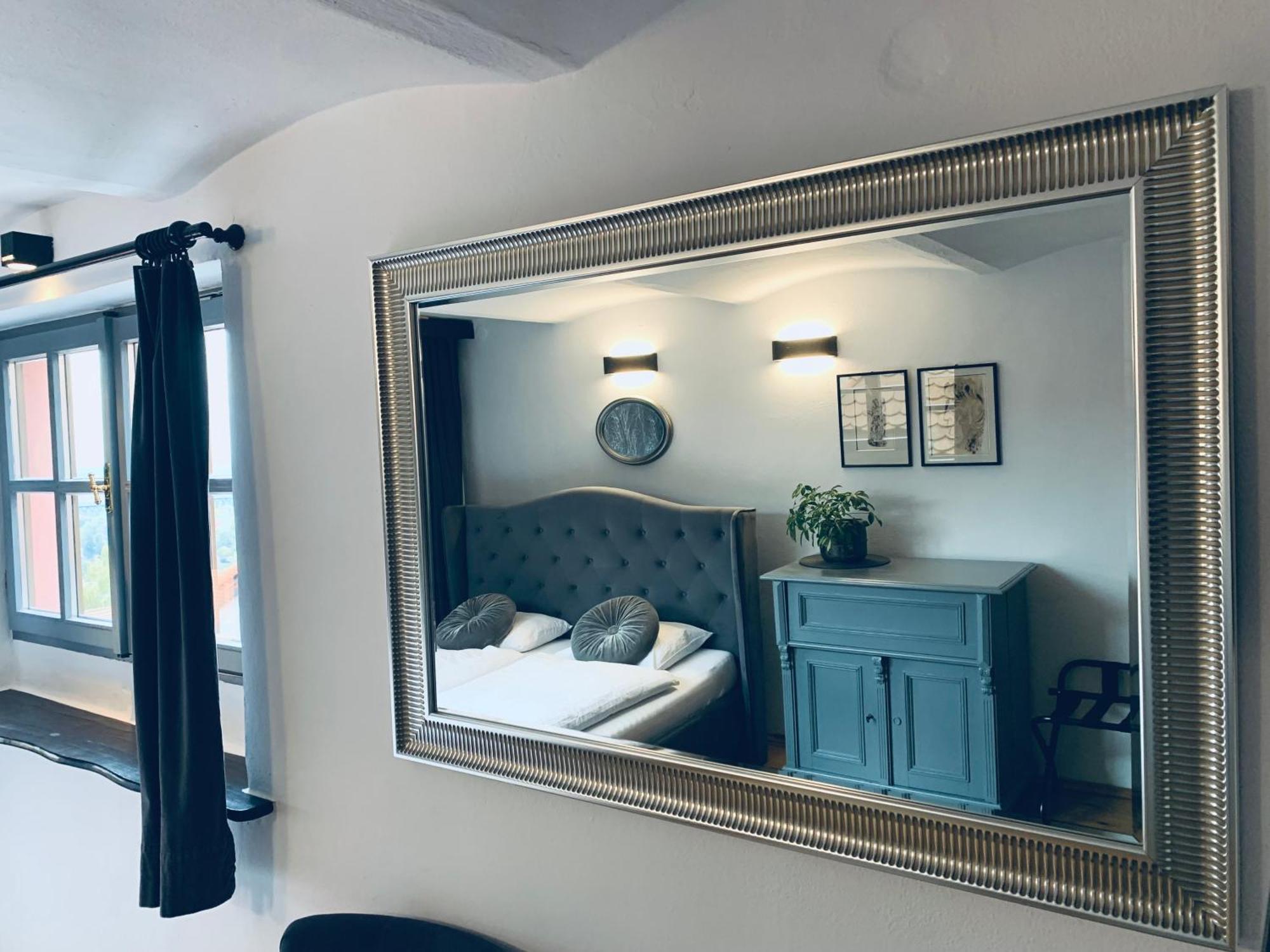 Boutique Apartments U Rolanda, Mikulasske Namesti Znojmo Ngoại thất bức ảnh