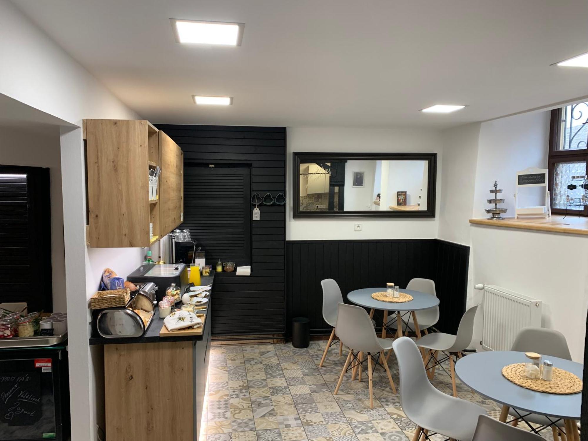 Boutique Apartments U Rolanda, Mikulasske Namesti Znojmo Ngoại thất bức ảnh