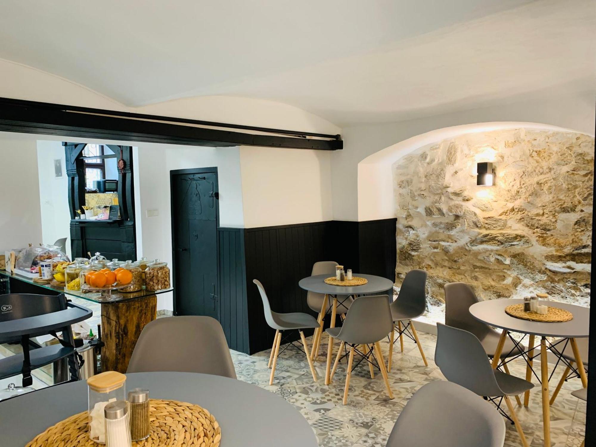 Boutique Apartments U Rolanda, Mikulasske Namesti Znojmo Ngoại thất bức ảnh