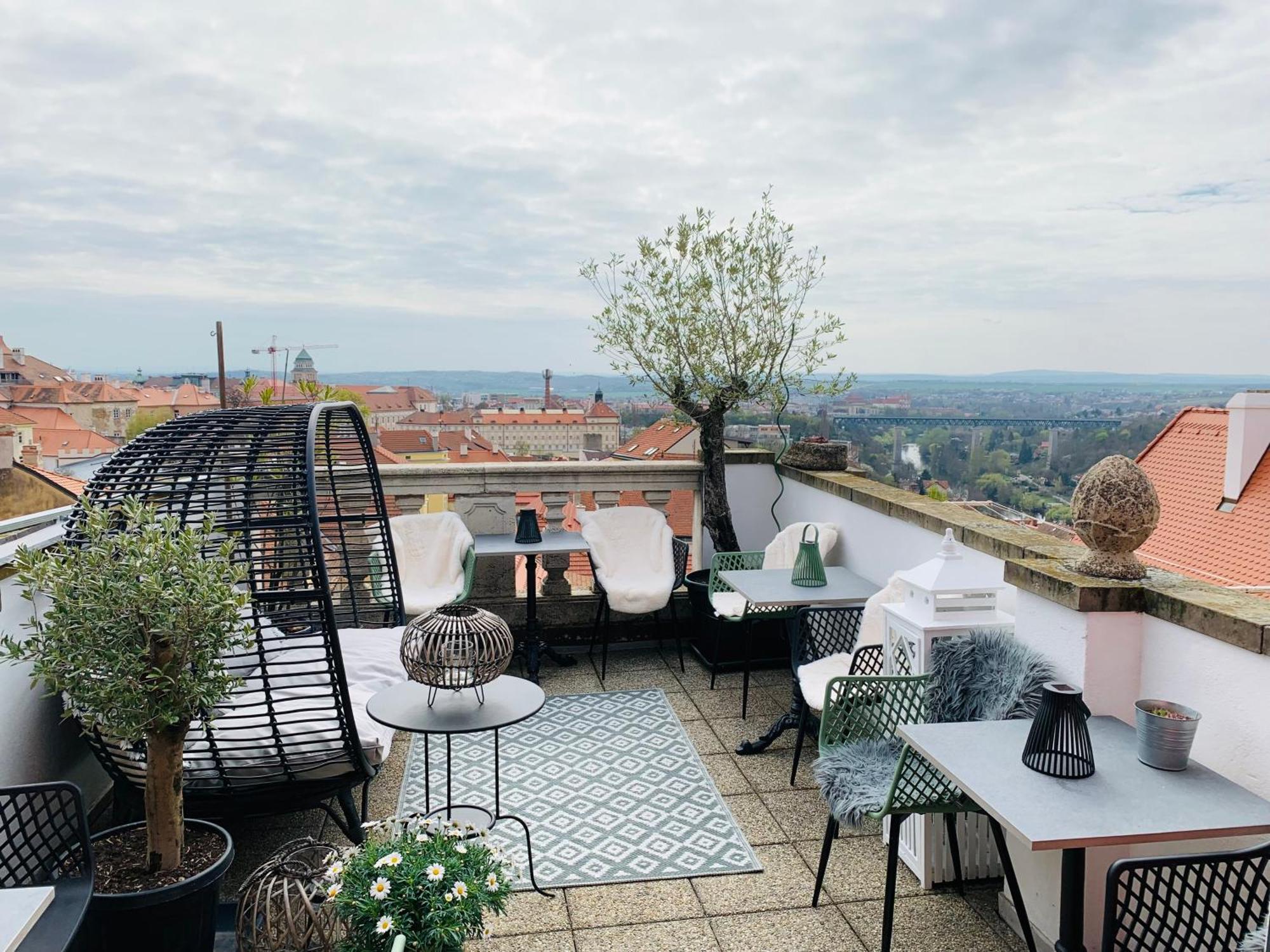 Boutique Apartments U Rolanda, Mikulasske Namesti Znojmo Ngoại thất bức ảnh