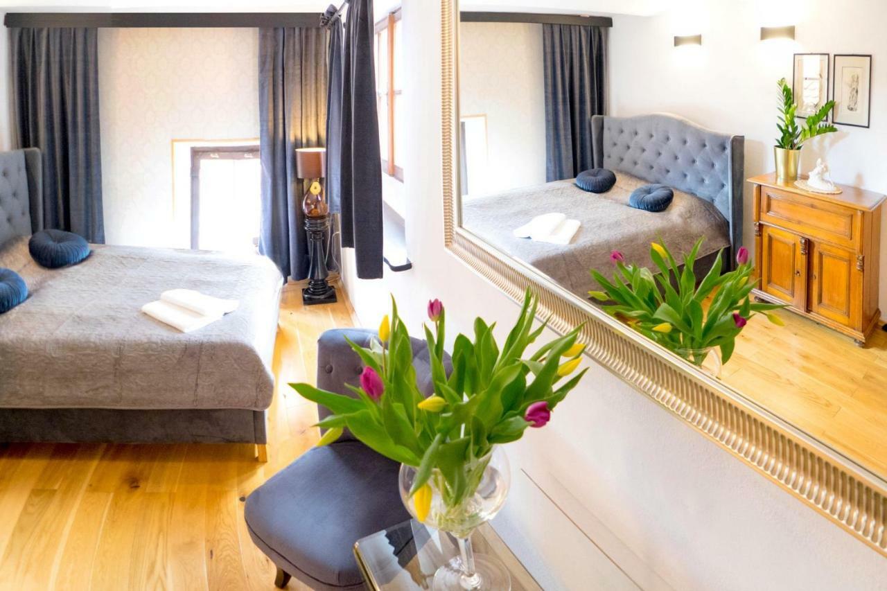 Boutique Apartments U Rolanda, Mikulasske Namesti Znojmo Ngoại thất bức ảnh